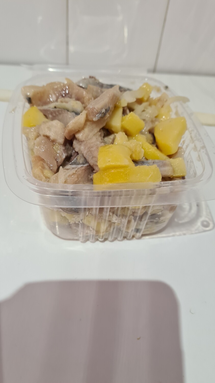 Salade de pomme de terre au hareng( la barquette environ 450gr)