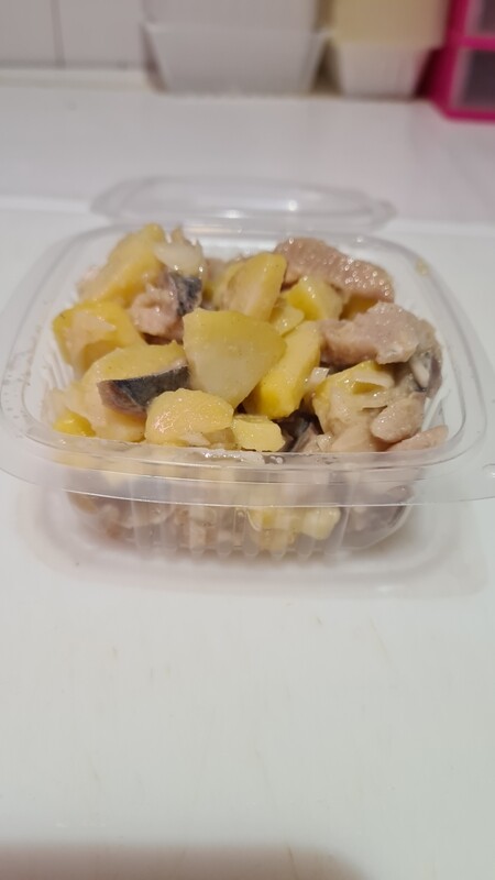 Salade pomme de terre au hareng ( la barquette environ 200gr)