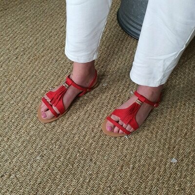 Sandale Plate Rouge en Nubuck avec Franges