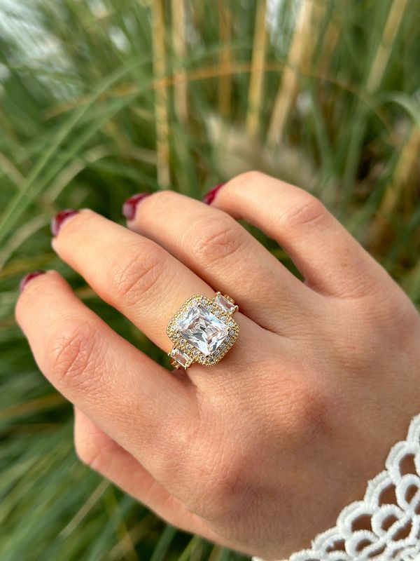 Ring extravagant