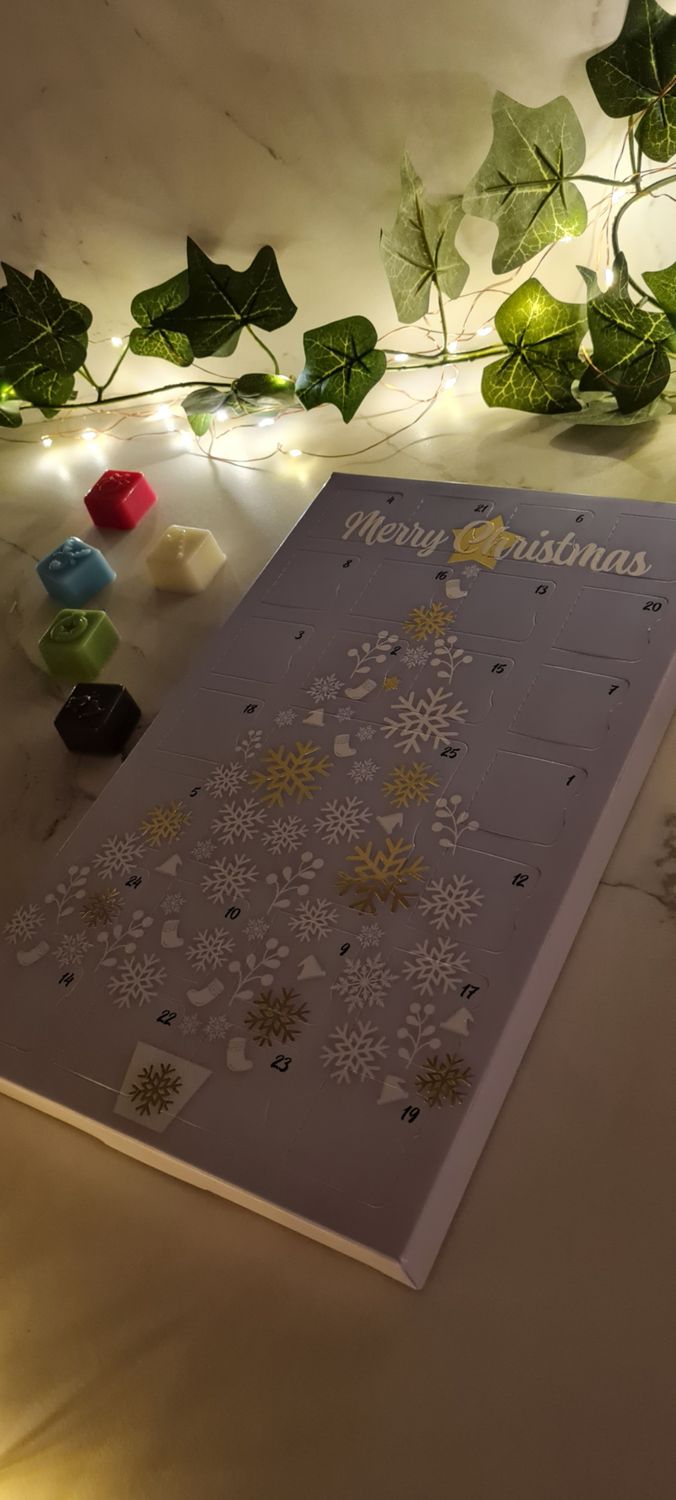 Wax Melt Advent Calendar - 25 different fragrances - Blue Christmas Tree design