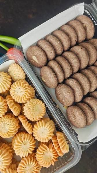 BISCUITS &amp; COOKIES