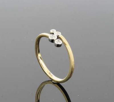 D-Ring
585/- Gold, bicolor
4 Brillant - Diamant Wesselton ( H ) SI kleine Einschlüsse Brillantschliff 0,08ct.