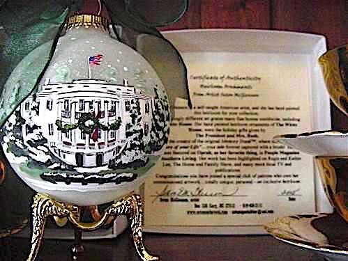 WHITE HOUSE IN HOLIDAY SPLENDOR