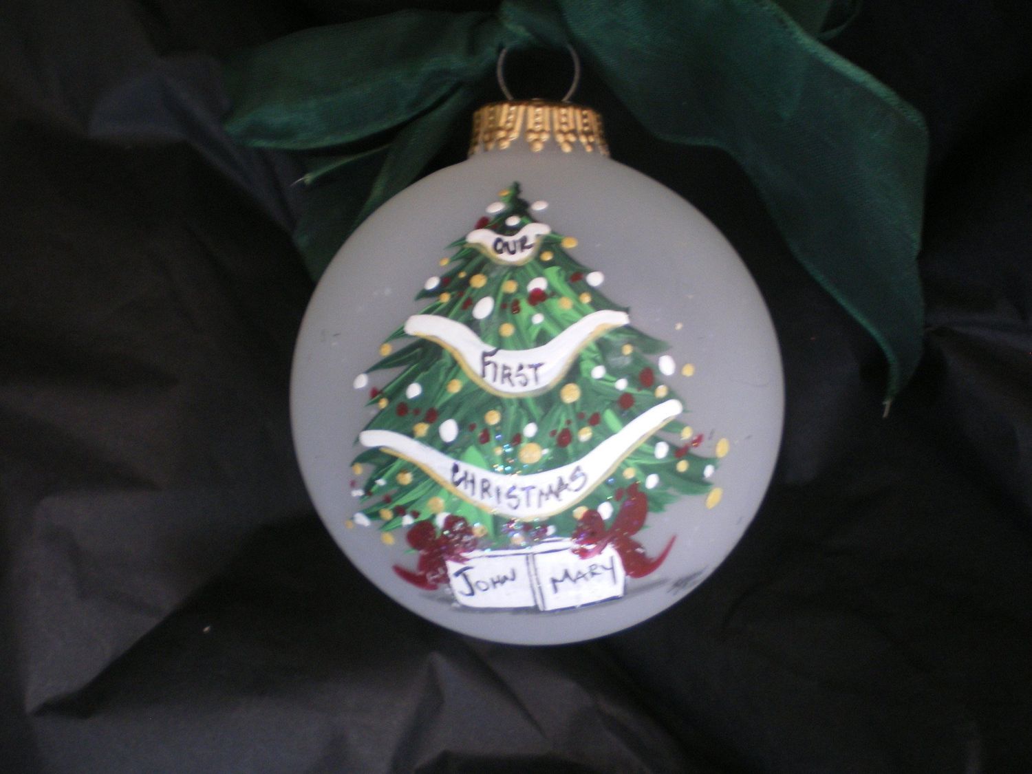 FAMILY CHRISTMAS UNDER THE TREE