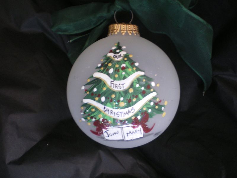 FAMILY CHRISTMAS UNDER THE TREE