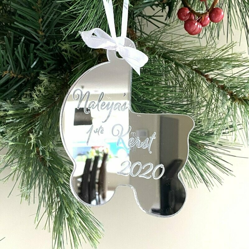 Kerstbal baby kinderwagen met naam en jaartal