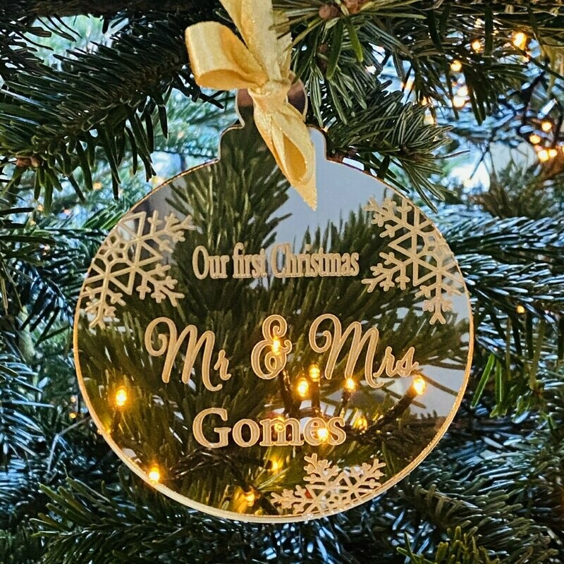 Kerstbal eerste kerst  als Mr and Mrs