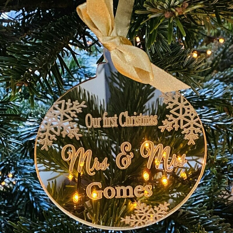 Kerstbal eerste kerst als Mrs and Mrs