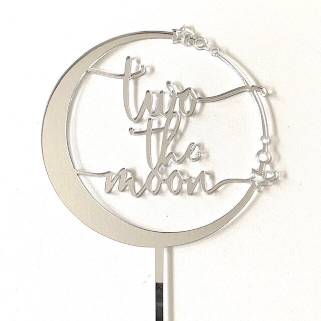 Two the moon taarttopper met maan