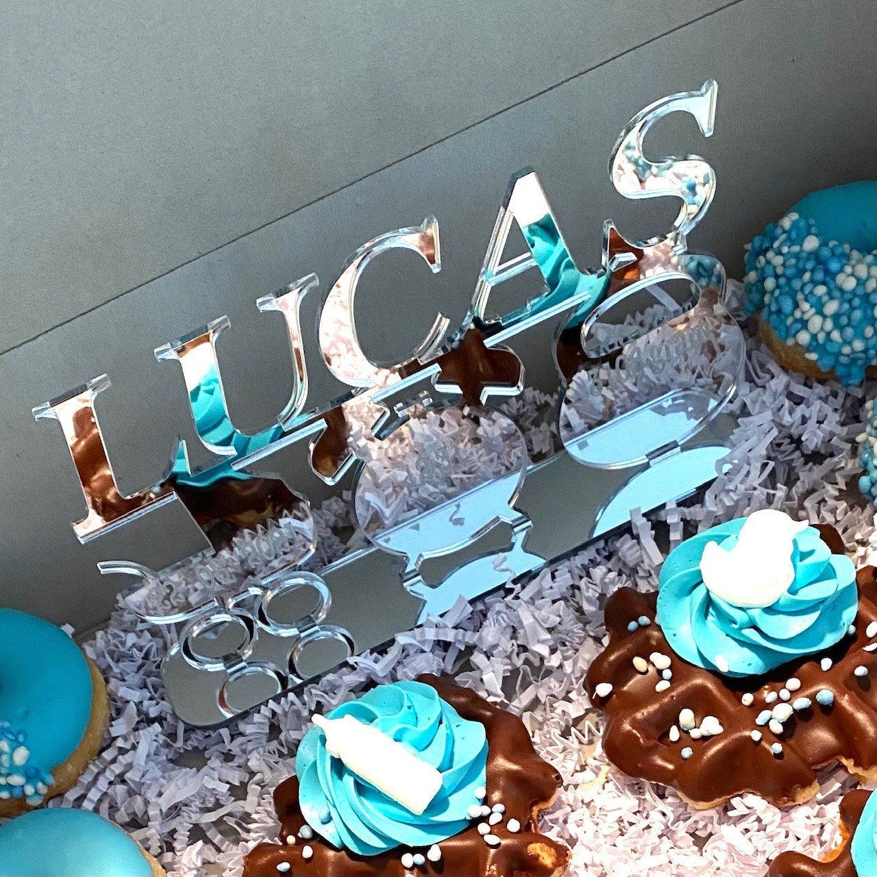 Geboorte bord op standaard