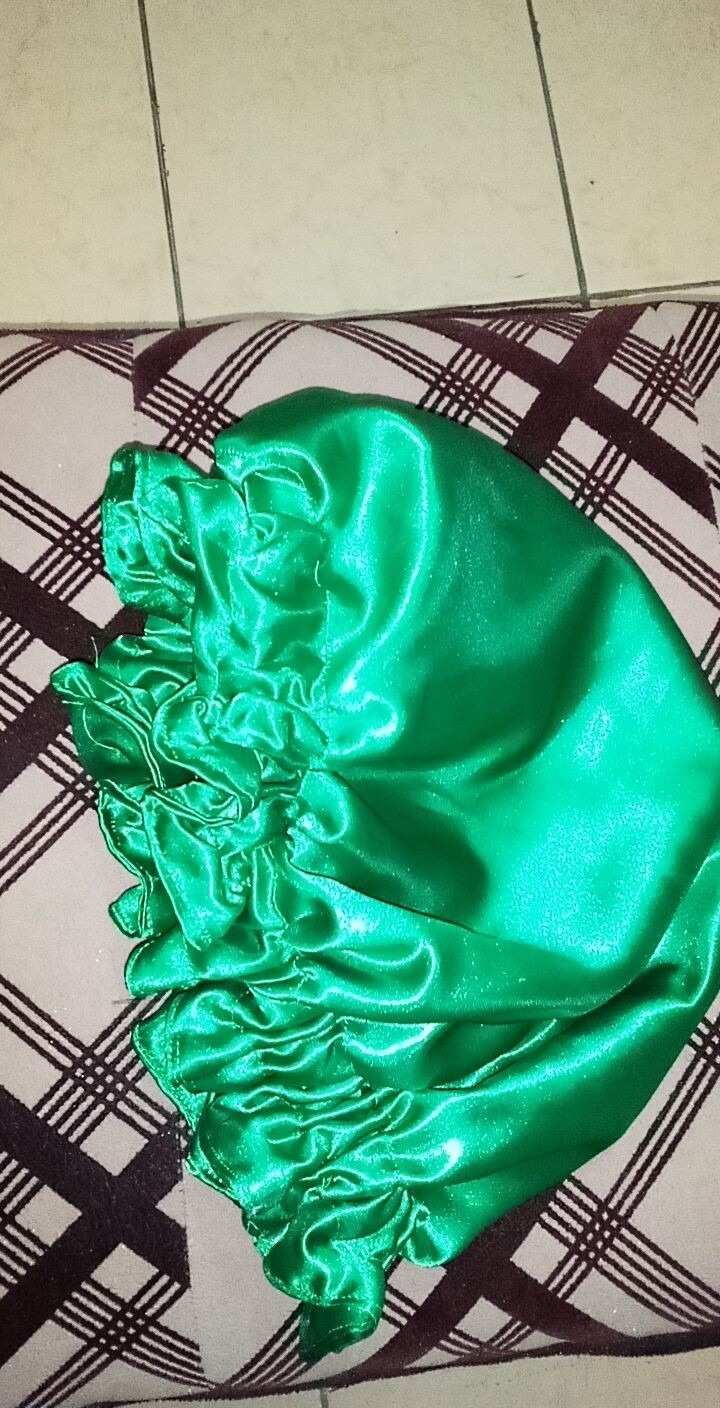 JUNGLE GREEN SATIN BONNET