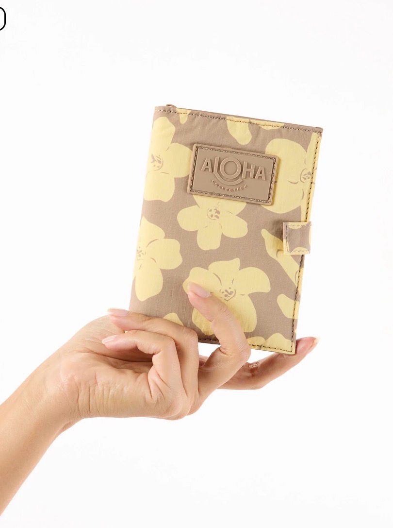 SU26 Passport Holder