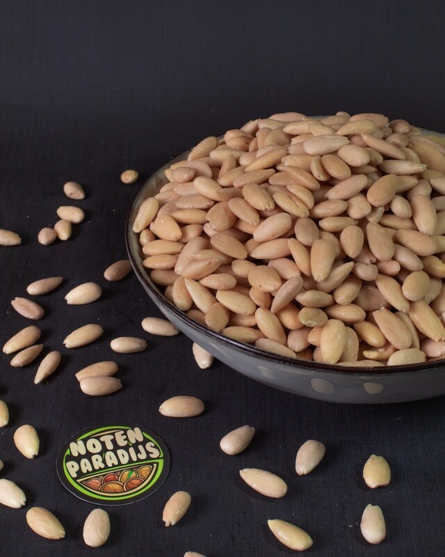 Raw blanched Almonds