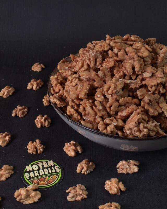 Extra White Walnut Kernels Butterfly Halves
