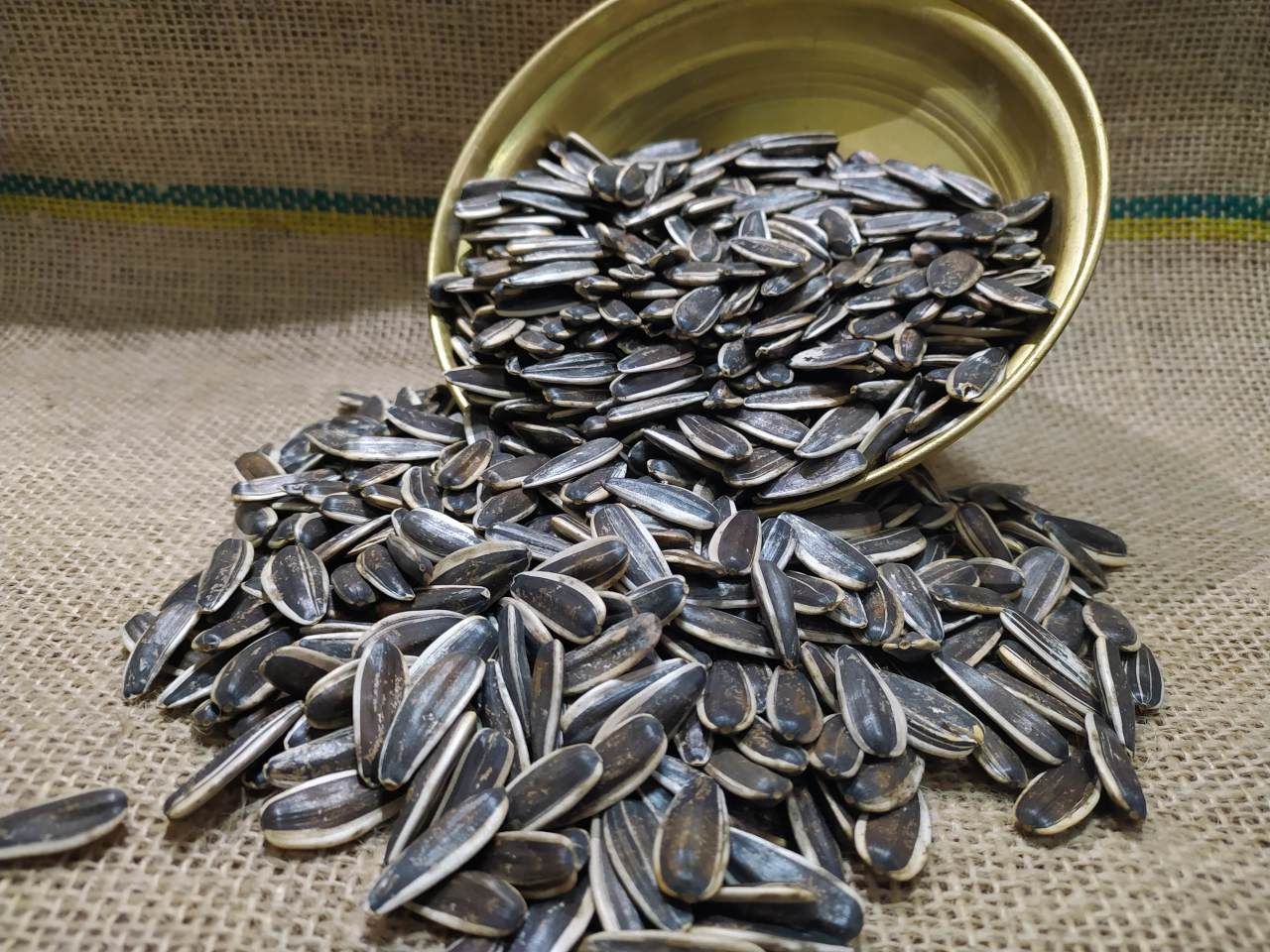 Black Sunflower Seeds With Shell