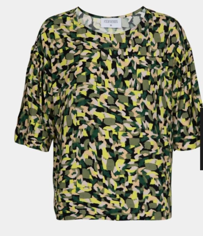 8088 Blouse Four Roses