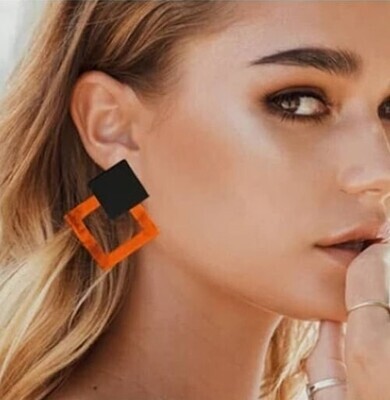 ARETES EN ACRÍLICO FIGURA TRIANGULAR