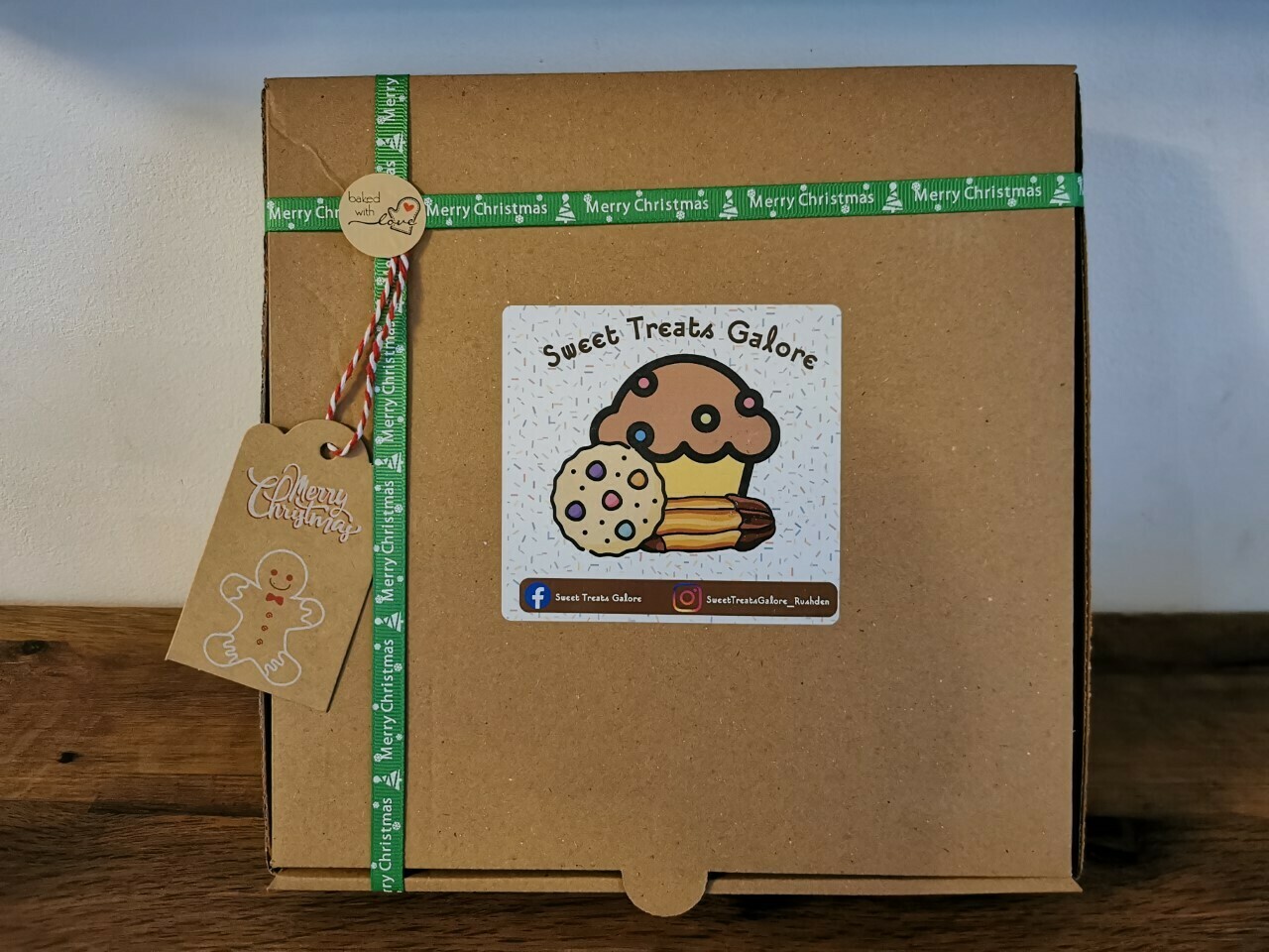 **Festive Wrapped** 1kg Sweet box