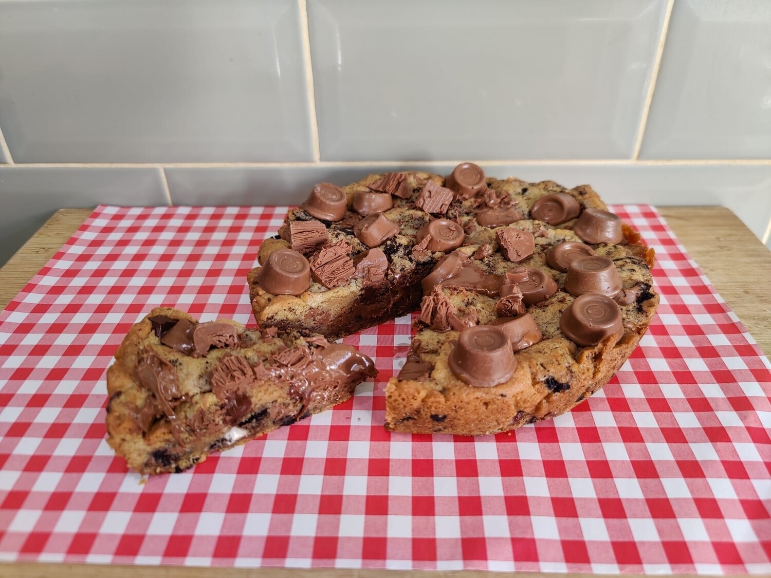 Rolo and Twirl cookie slice