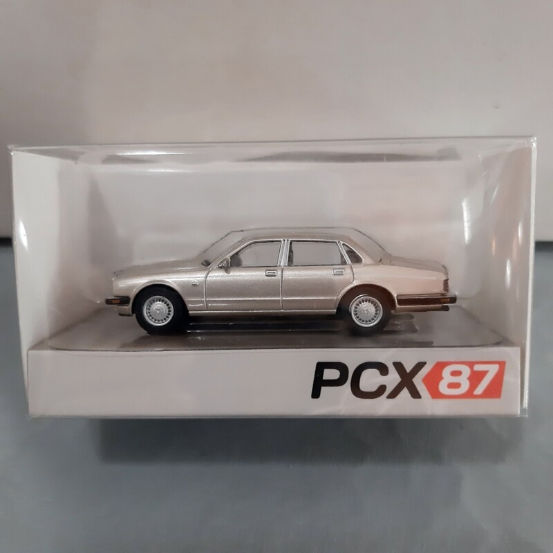 Jaguar XJ40, beige-metallic PCX870160