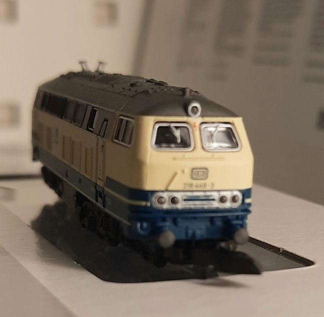 Märklin Z 88808 Diesellok BR218, türkis-beige