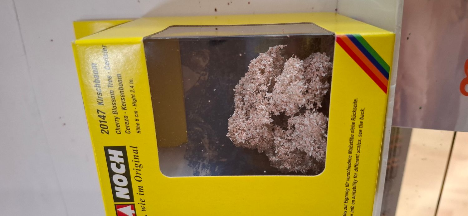 Noch 20147, Kirschbaum blühend, 6 cm hoch (N), mit Fuss