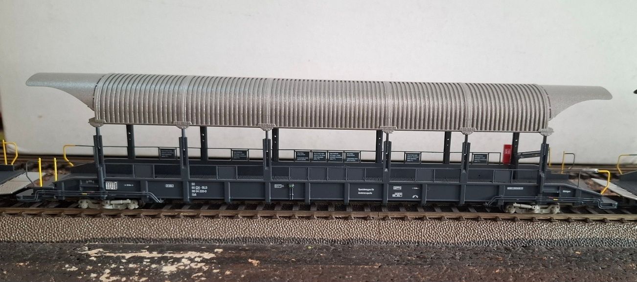 nme, Autotransportwagen BLS, (220-6)Mittelwagwagen überdacht, H0, DC