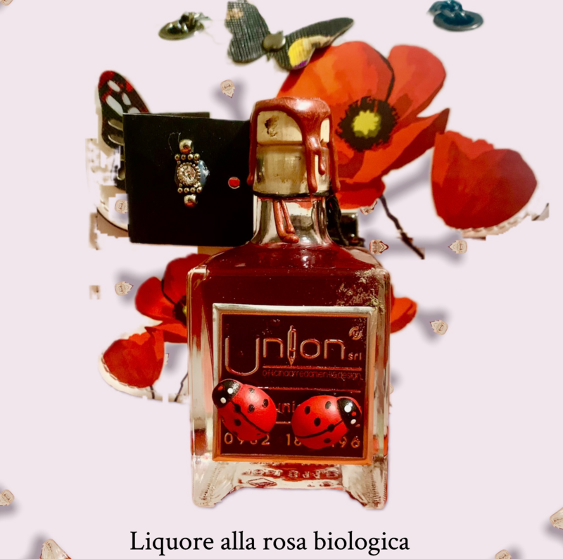Liquore di rosa biologica