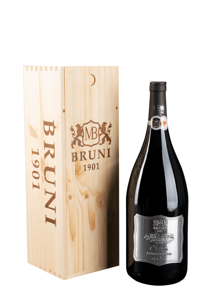 SURVIA IGT ROSSO MAGNUM 1,5 Lit. - Confezione in Legno SURVIA IGT ROSSO MAGNUM 1,5 Lit. - Confezione in Legno