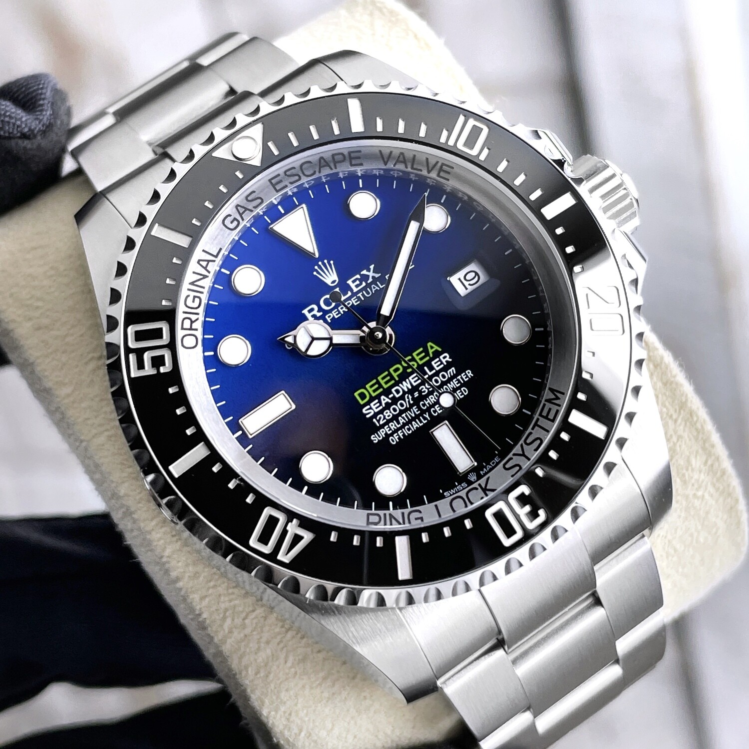 Forudsige anspændt Udløbet Rolex Deepsea Sea-Dweller Watch 2022 44mm James Cameron 126660