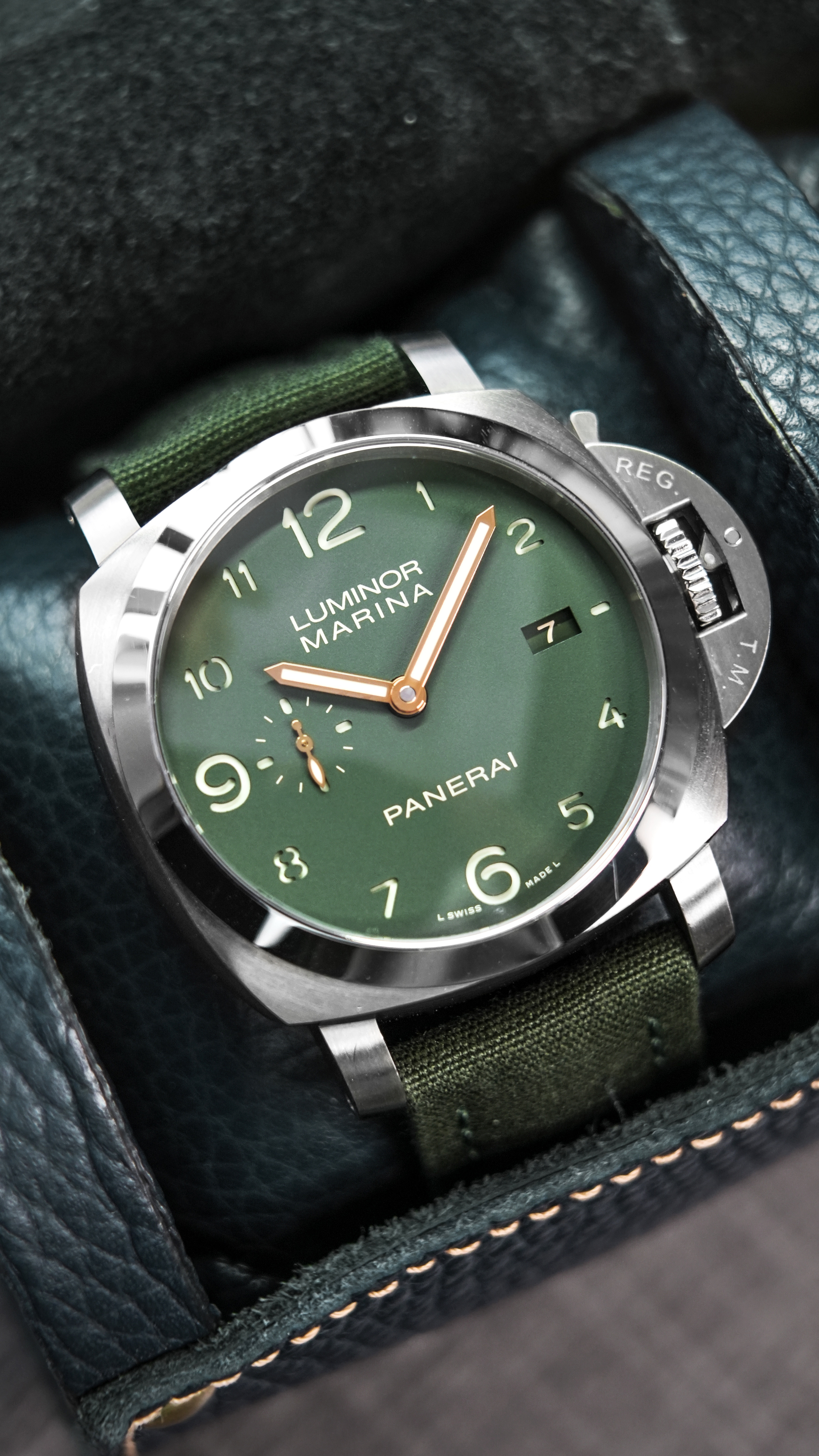 Panerai Luminor 1950 Marina 3-Days Harrods Edition 44 Men's Watch Titanium Green