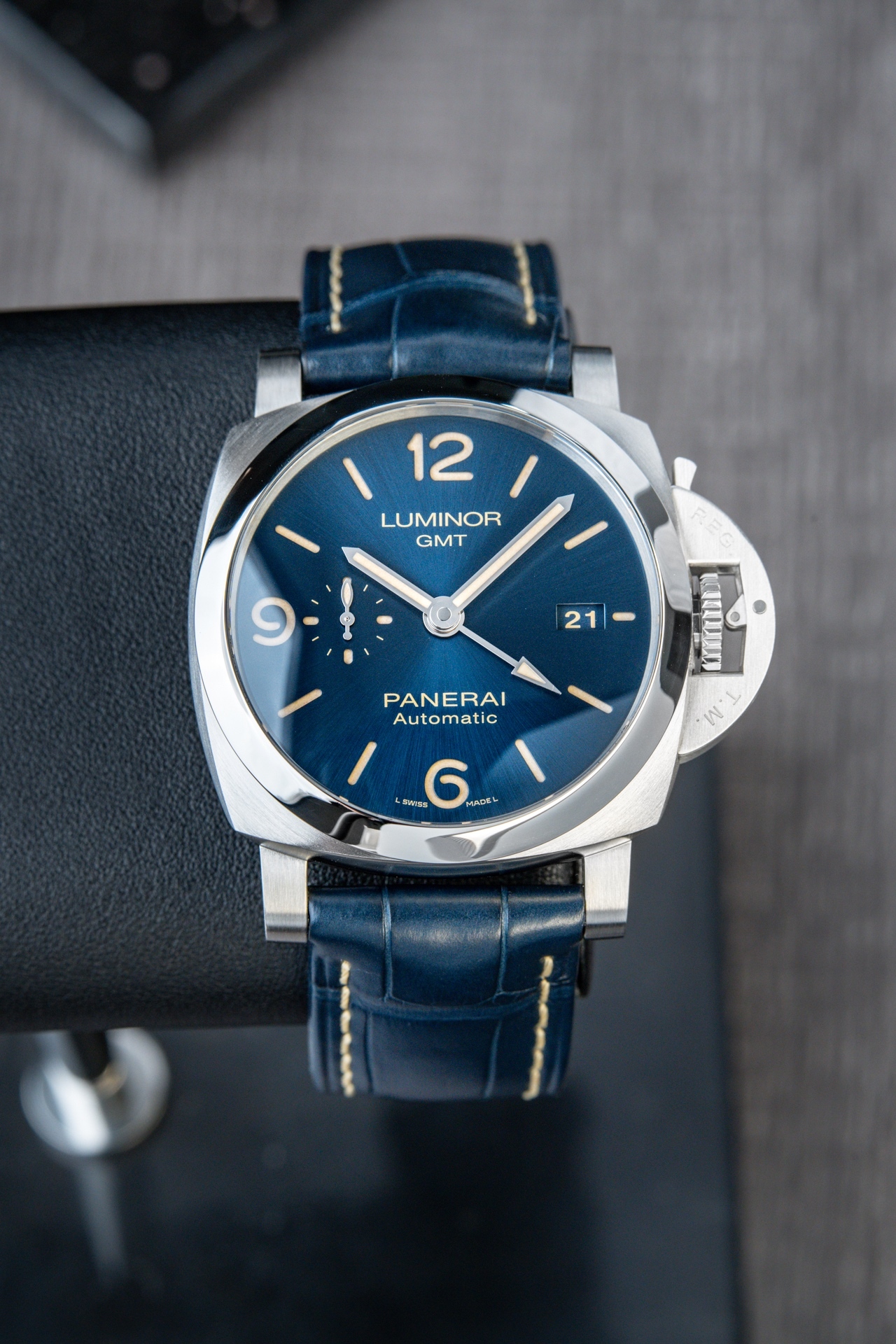 Panerai Luminor GMT 44mm UNWORN 9 2022 Blue Dial Automatic PAM1033