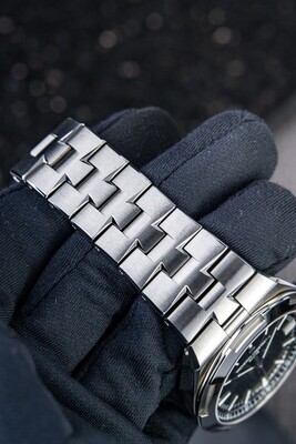 Vacheron Constantin Overseas Self-Winding Black Dial Steel 4500V 41mm