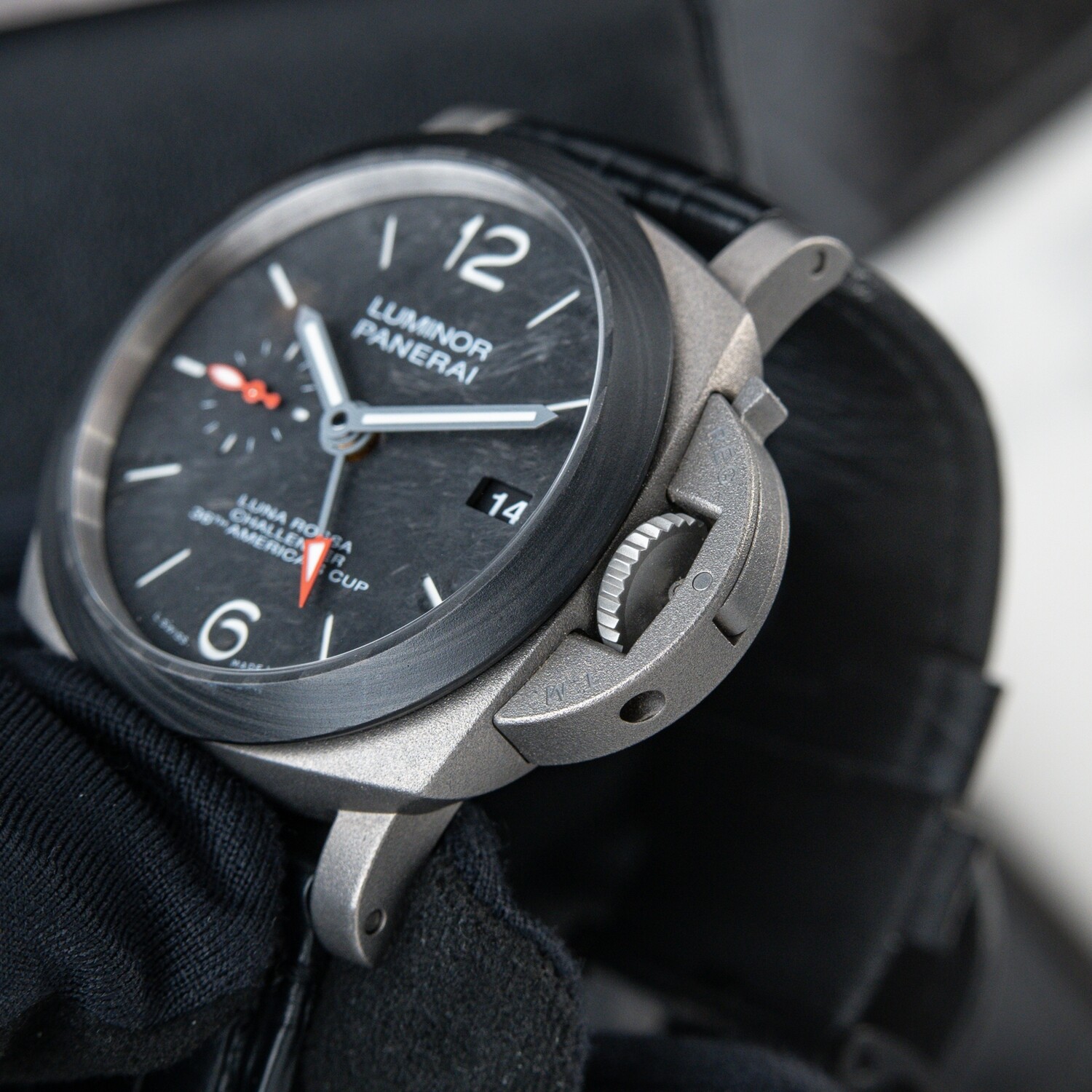 Panerai Luminor Luna Rossa Gmt 42mm Pam1096 Titanium Carbotech