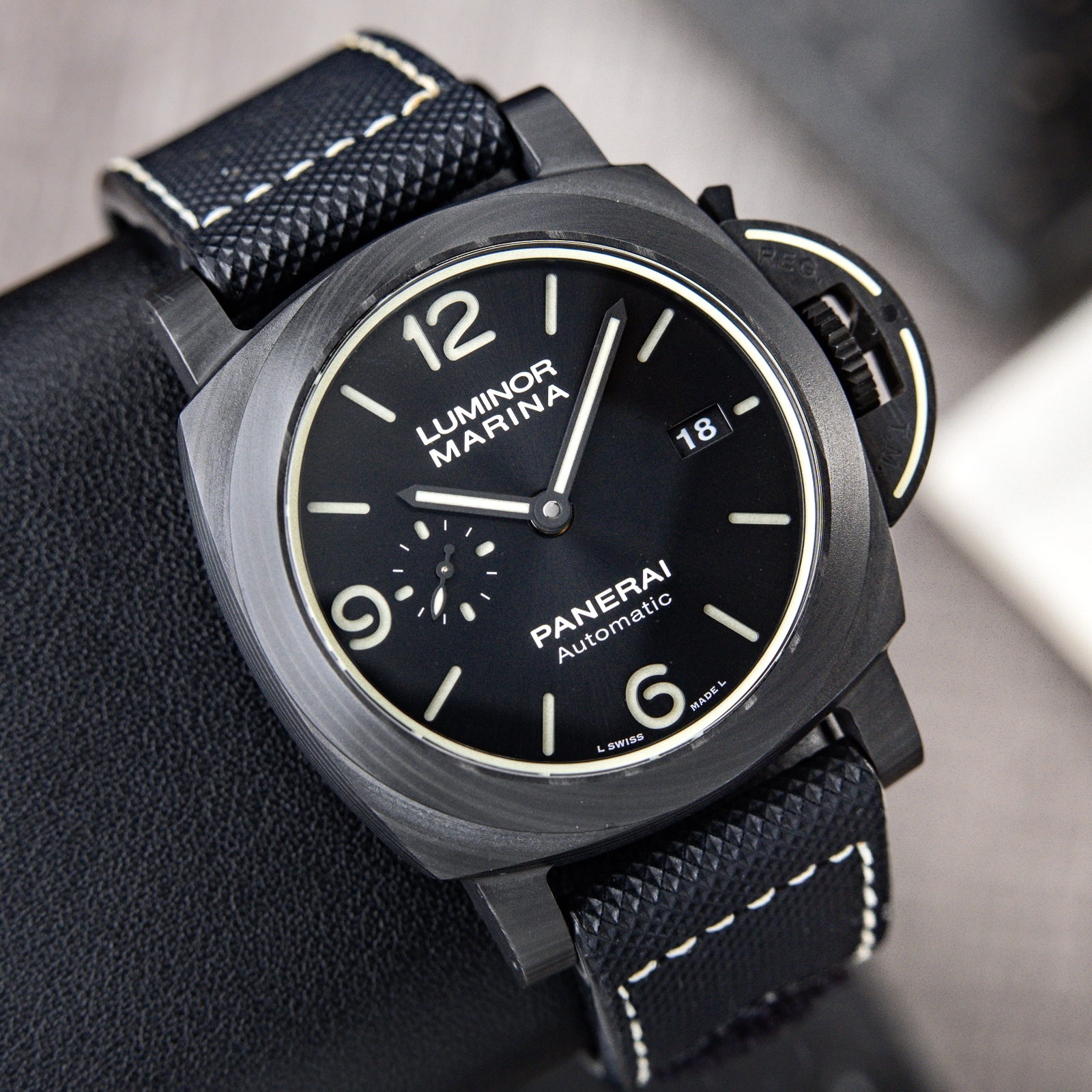 Panerai Luminor Marina Carbotech 44mm Limited 270 Pam01118