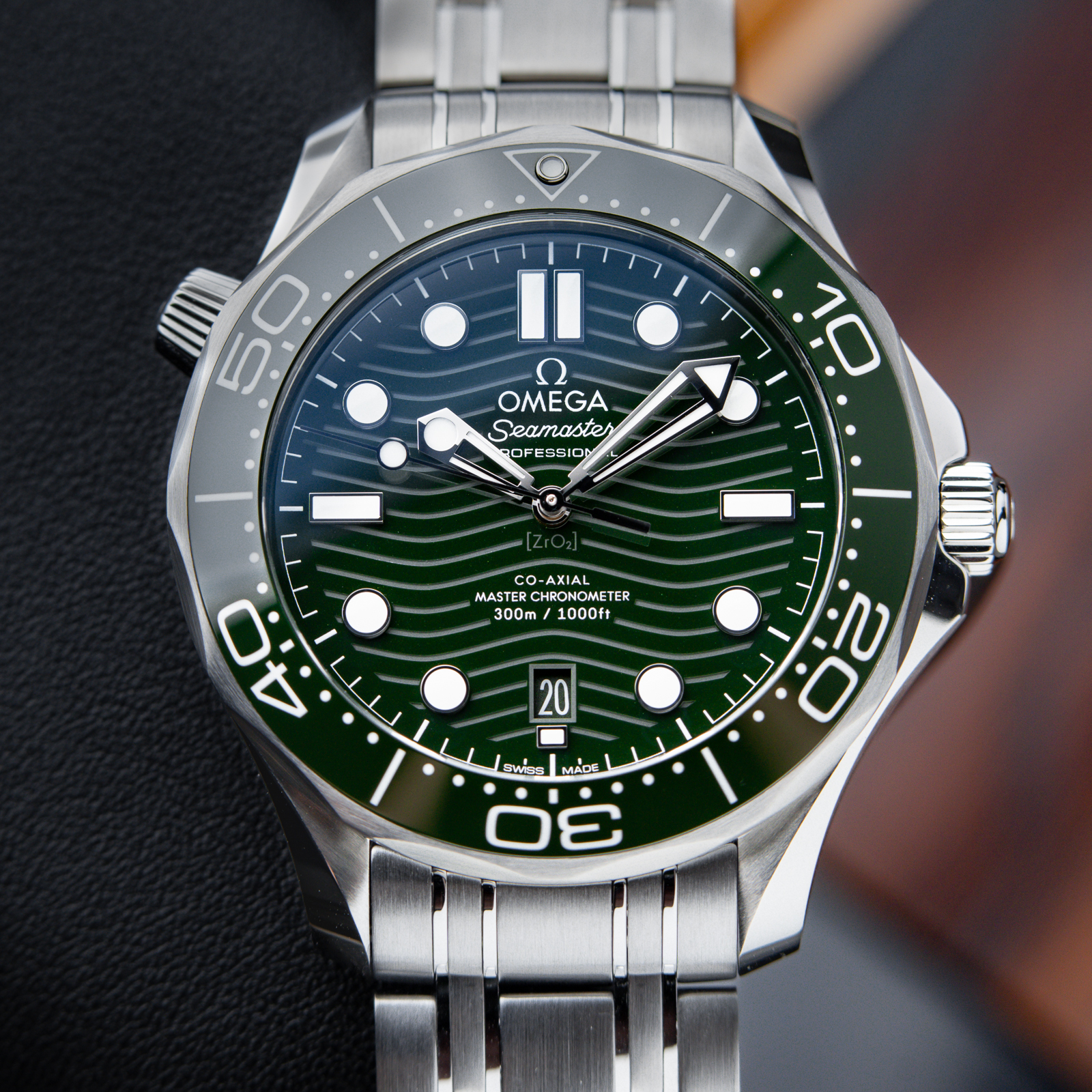 Omega Seamaster Diver 300 M Professional 300M UNWORN 4/2023 Green Ceramic Diver