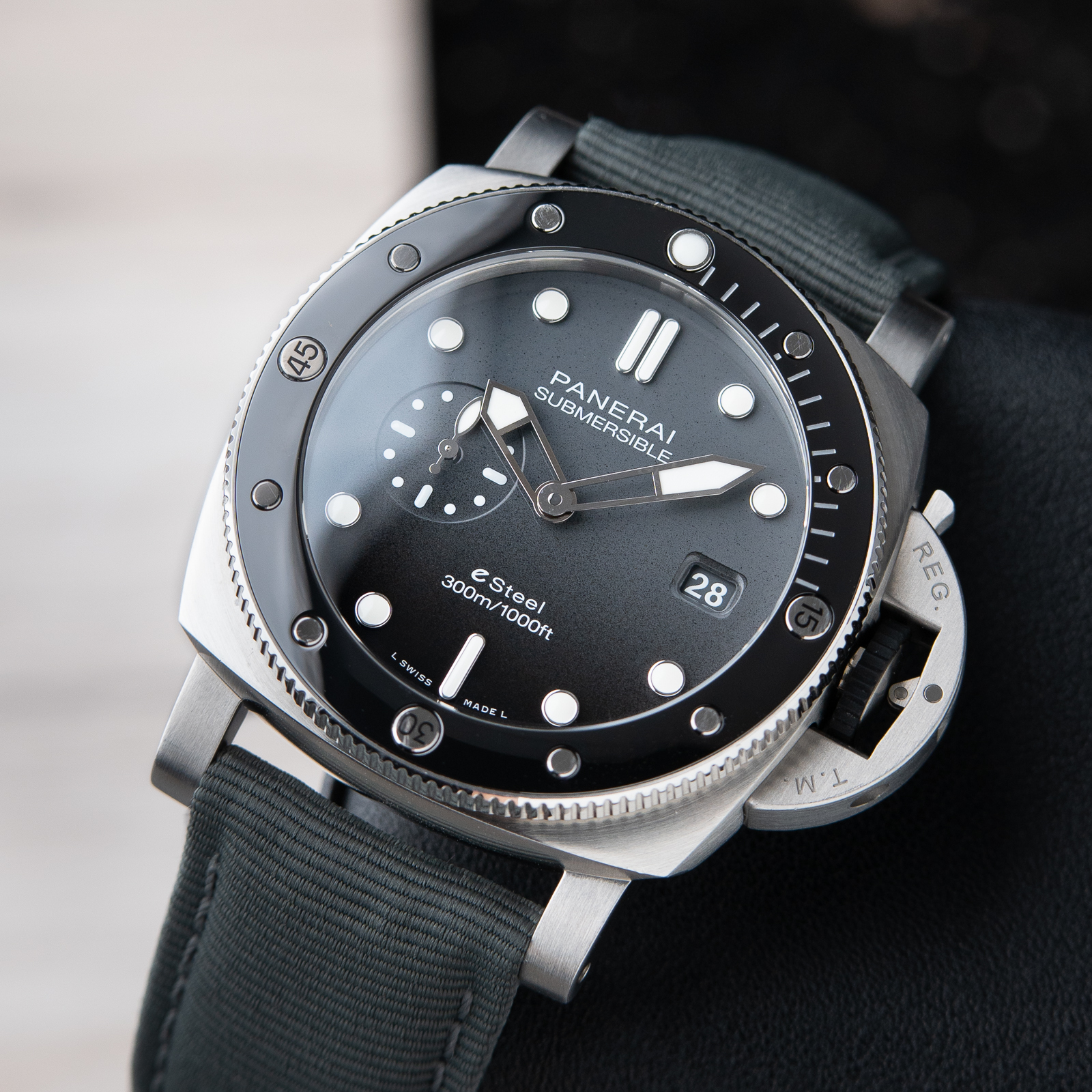 Panerai Luminor Submersible QuarantaQuattro Esteel Grigio Roccia Grey Dial Pam1288