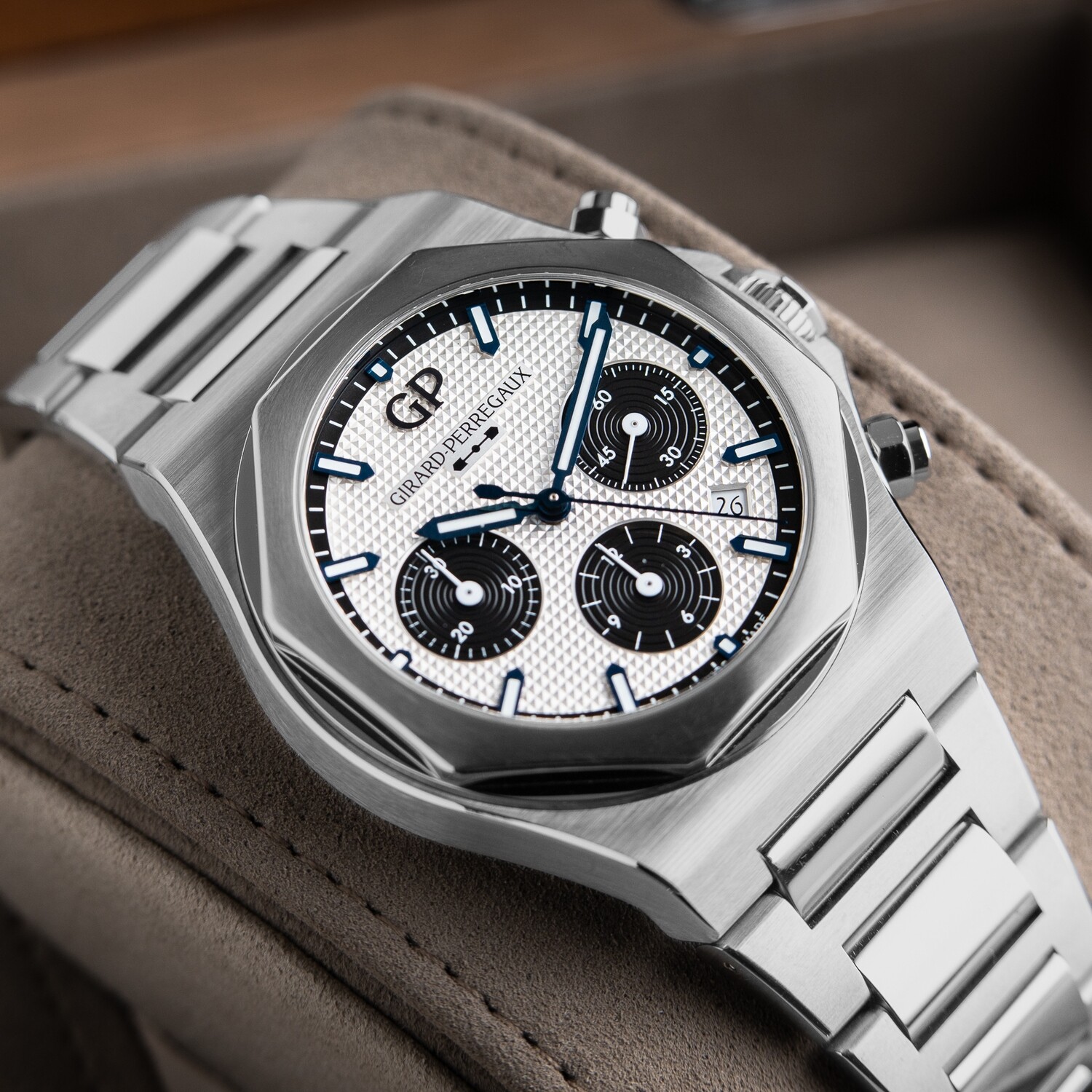 Girard Perregaux Laureato Chronograph Steel Panda 81020 Automatic 42mm