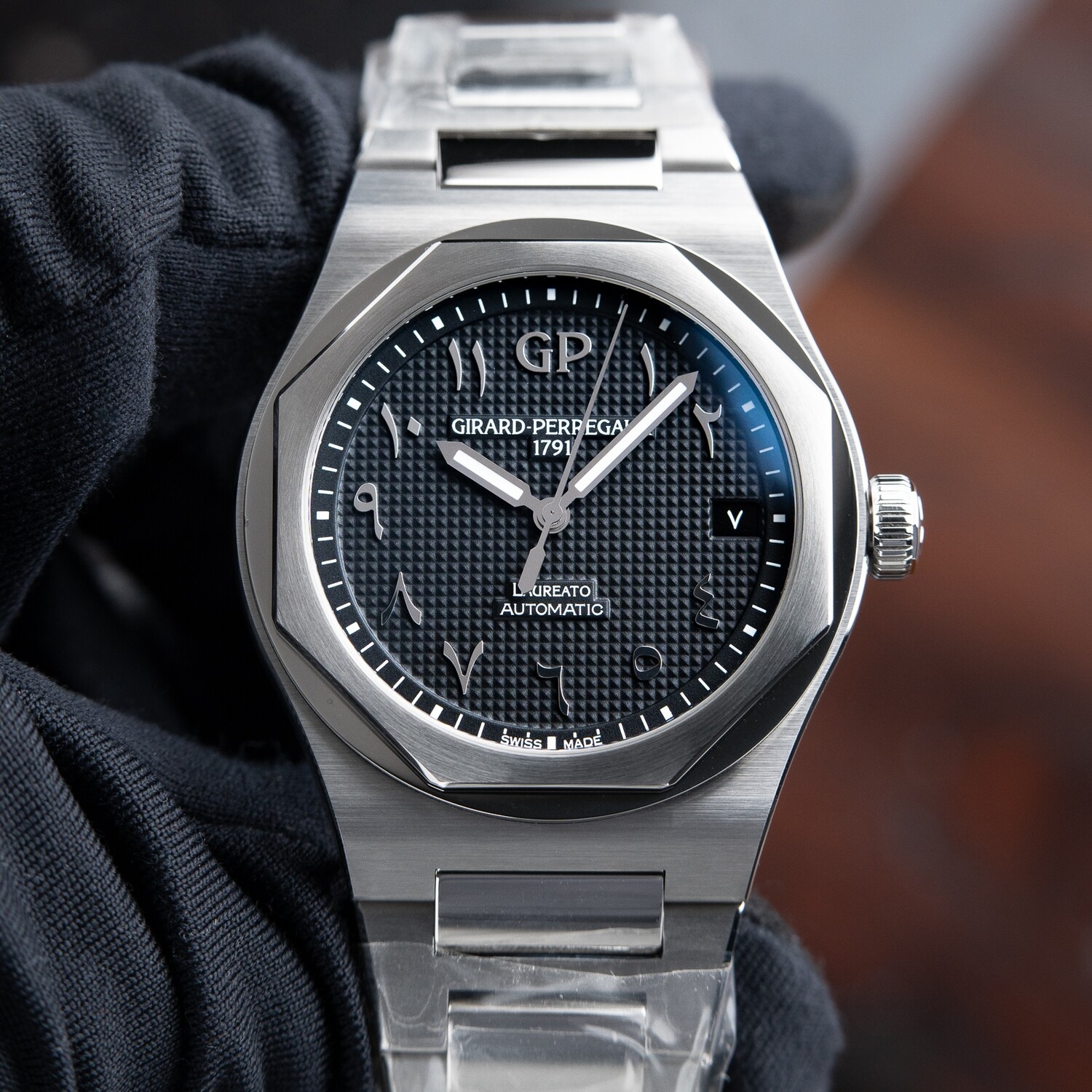 Girard Perregaux Laureato UNWORN RARE Black Middle Eastern Arabic