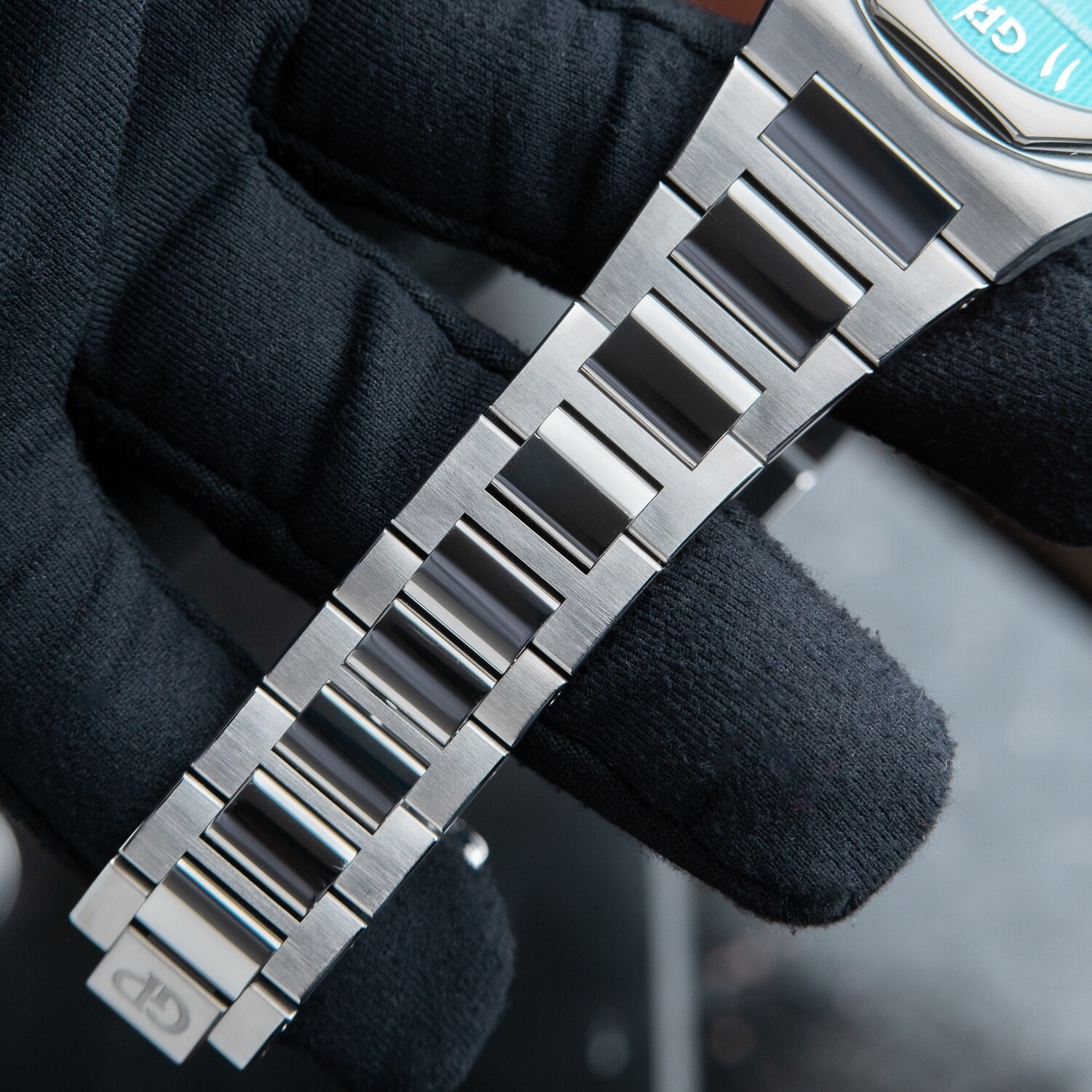 Girard Perregaux Laureato RARE Turquoise Middle Eastern Arabic