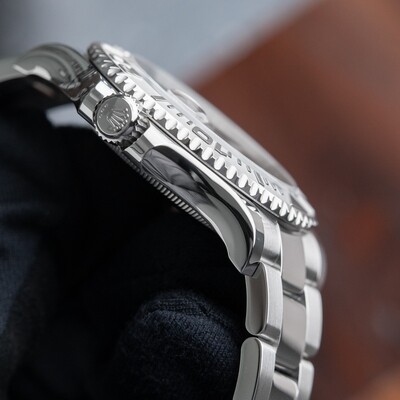 Rolex Yacht-Master 40mm Automatic Rhodium Silver Dial Oyster