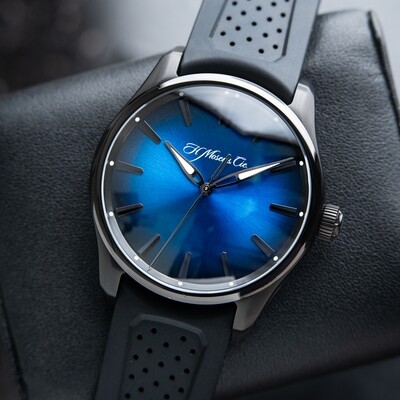 H.Moser & Cie. Pioneer Centre Seconds DLC Steel Funky Blue Automatic 42.8mm