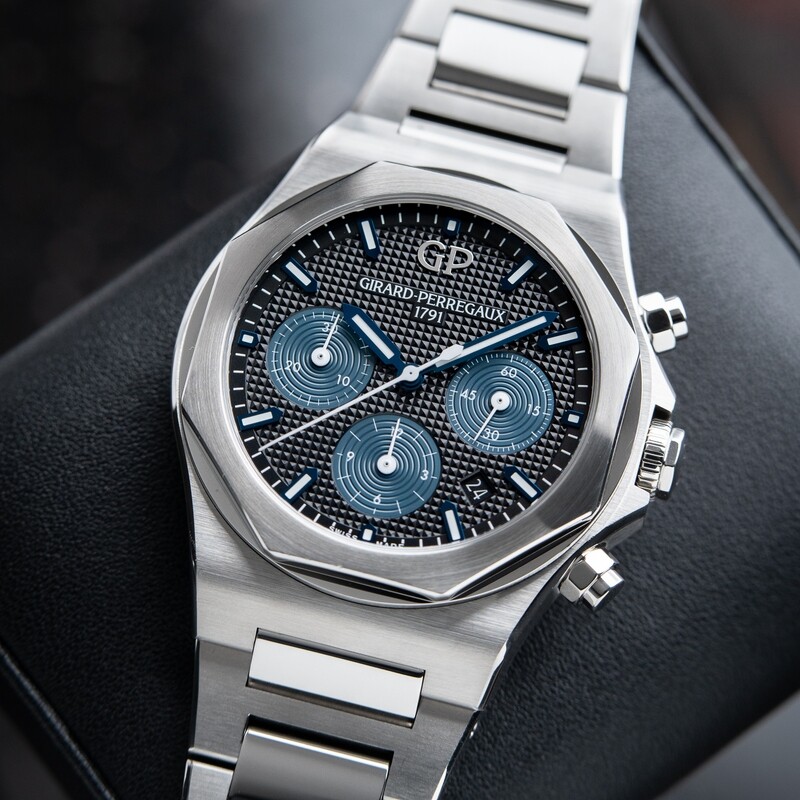 Girard Perregaux Laureato Automatic Chronograph Steel Black Blue 81020 42mm