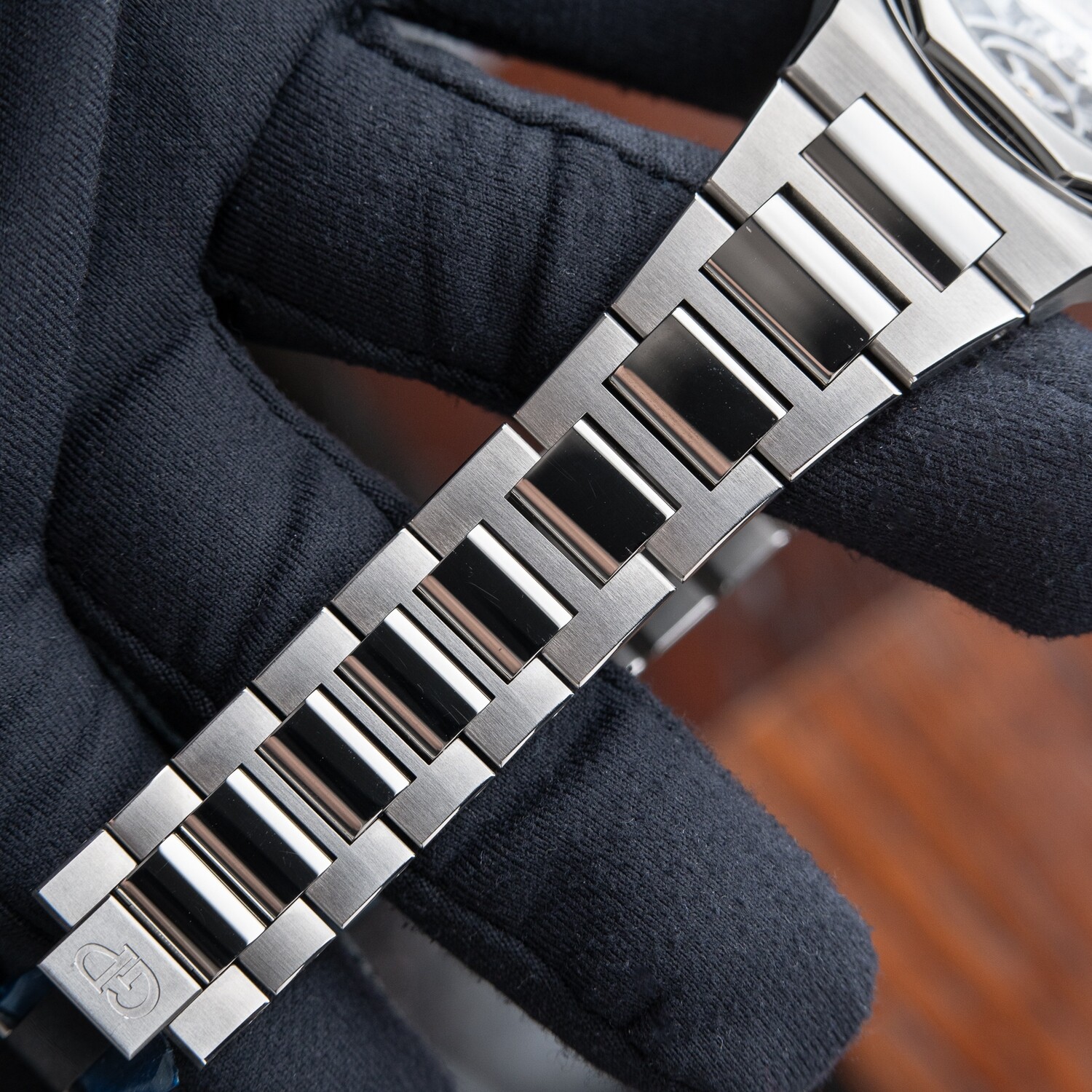 Girard Perregaux Laureato Skeleton UNWORN Openworked Steel