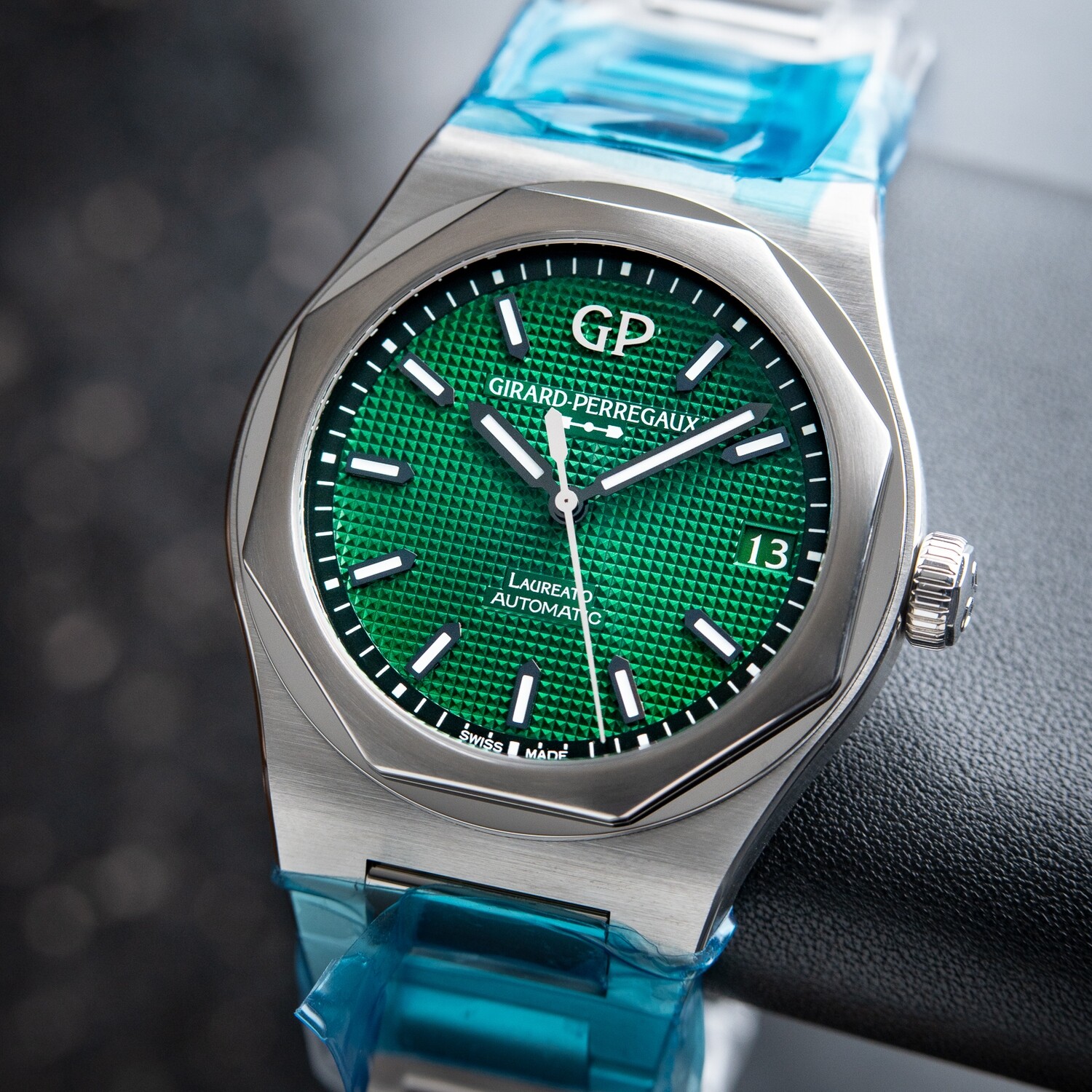 Girard Perregaux Laureato Automatic UNWORN 2023 Steel Green Dial 81010