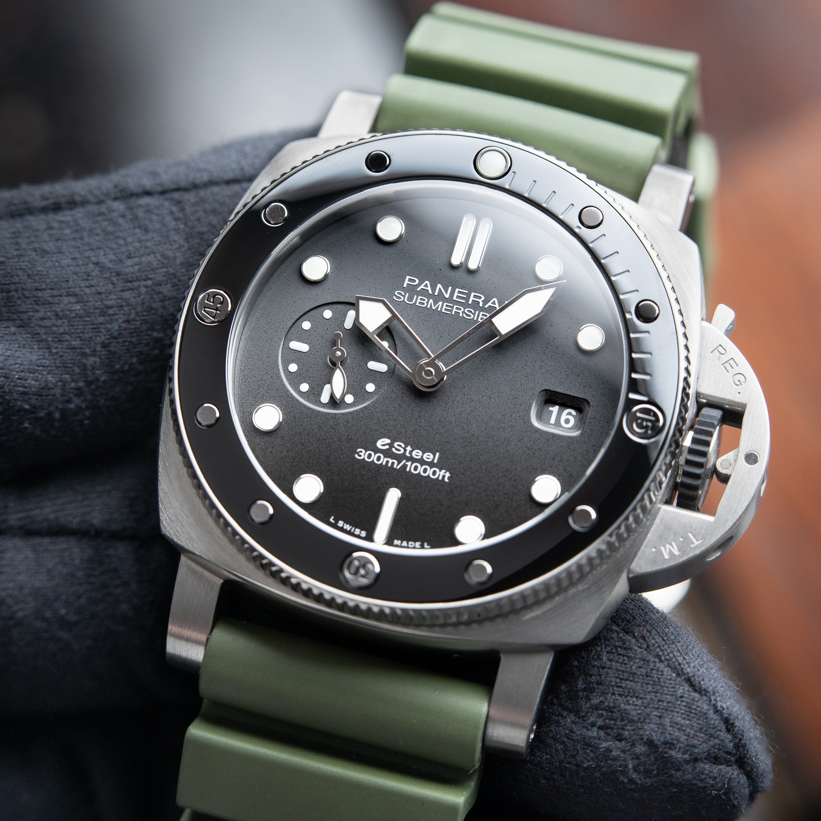 Panerai Luminor Submersible QuarantaQuattro Esteel Grigio Roccia Grey Dial Pam1288