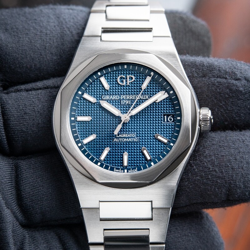 Girard Perregaux Laureato Automatic Steel Blue Dial Set 42mm 81010