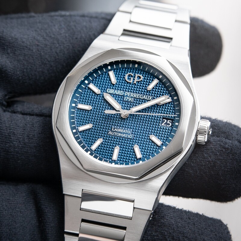 Girard Perregaux Laureato Automatic Steel Blue Dial Set 42mm 81010