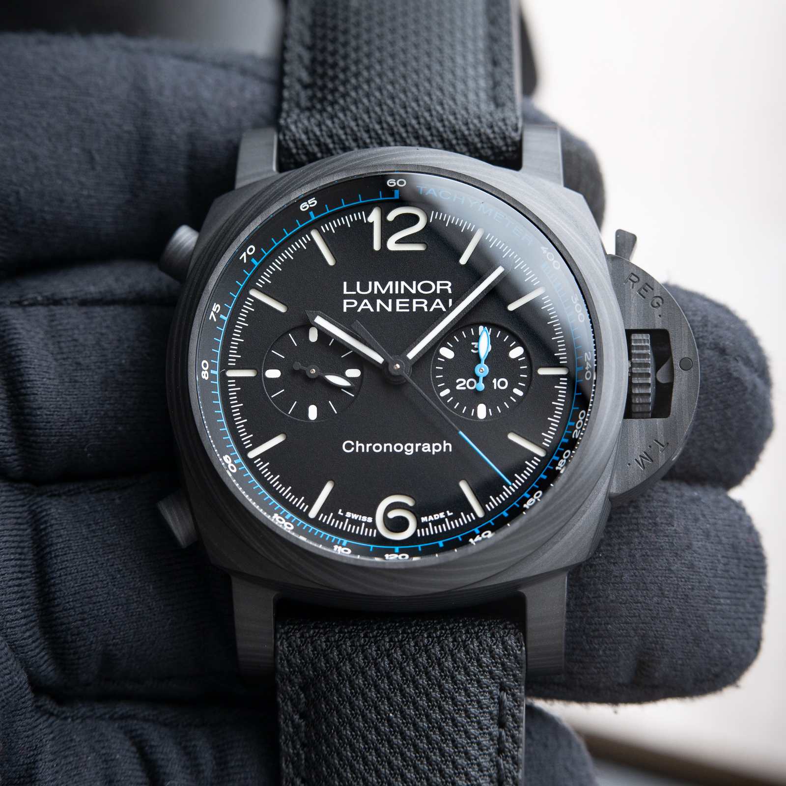 Panerai Luminor Chronograph Carbotech UNWORN Automatic Black PAM1219 44mm